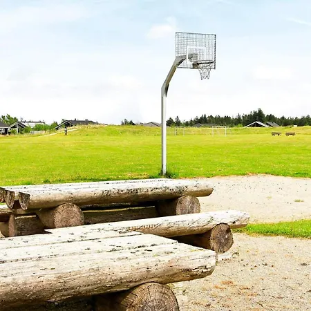 8 Person In Brovst-by Traum *